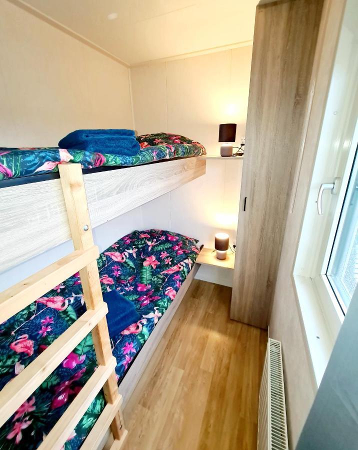 De Corner Van Zeeland Met Jacuzzi Sint Annaland Εξωτερικό φωτογραφία